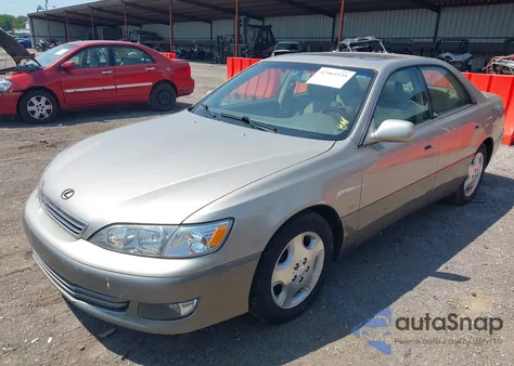 2000 Lexus Es 300 from USA, damaged, VIN JT8BF28G7Y0285648